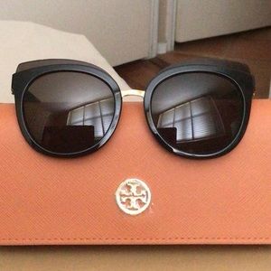 NWOT Tory Burch TY9049 Black Cat-Eye Frameless Sunglasses w/Smoke Solid Lenses